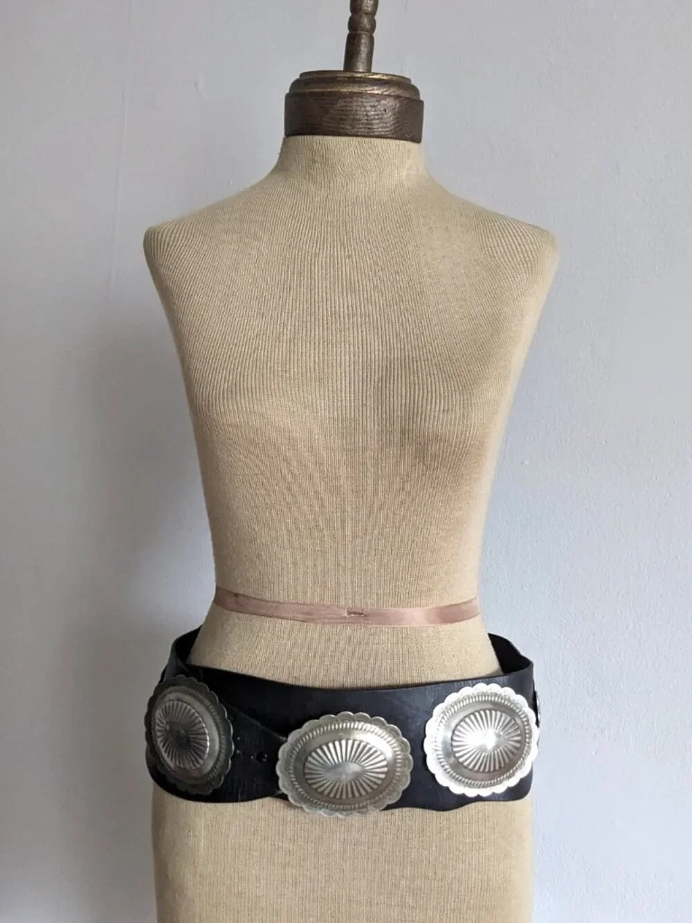 70s Vtg Handmade Silver Medallion & Black Leather Western Belt - Picture 3 of 8